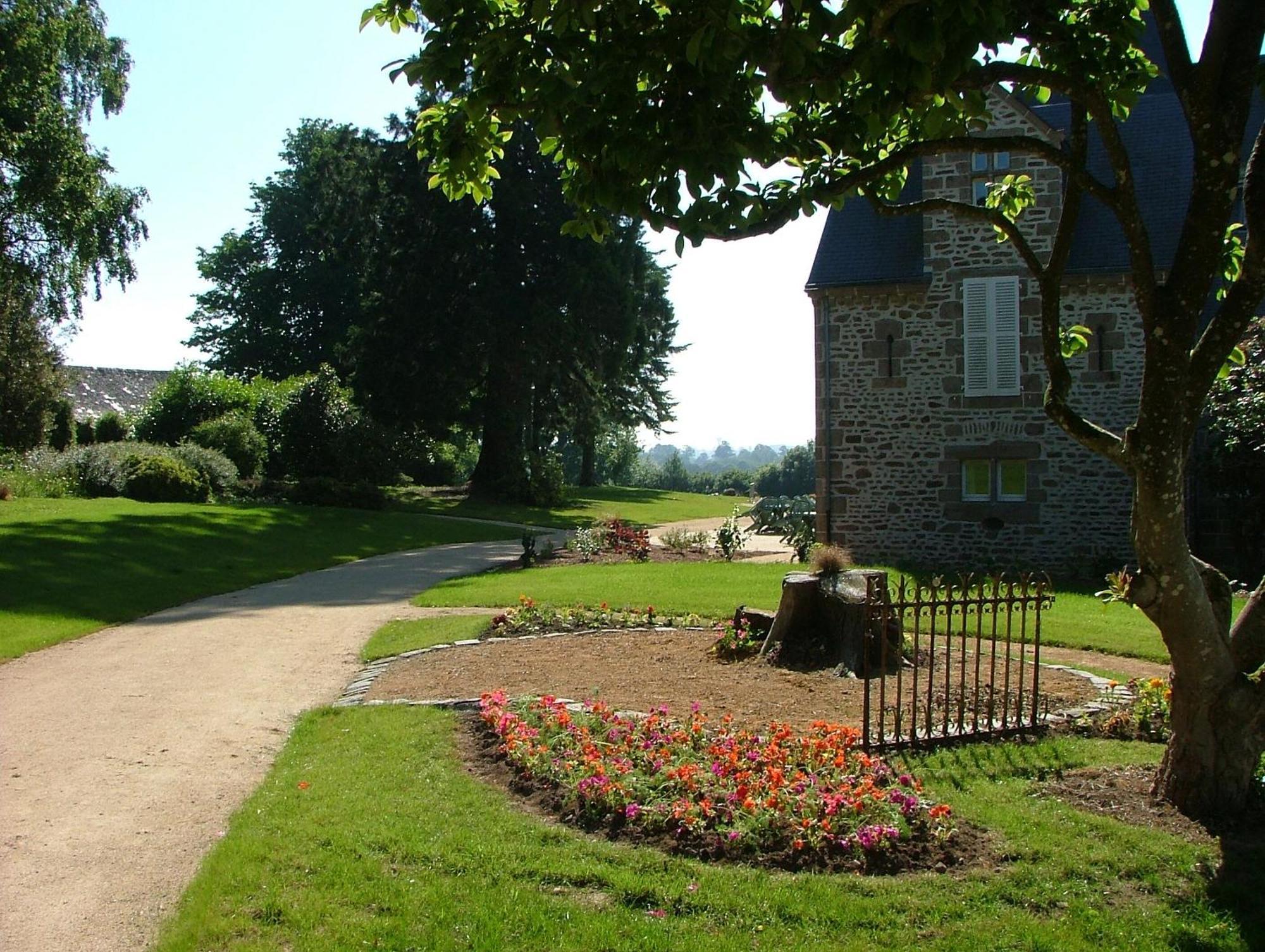 Chateau Du Bourg Saint-Denis-de-Gastines Exterior photo
