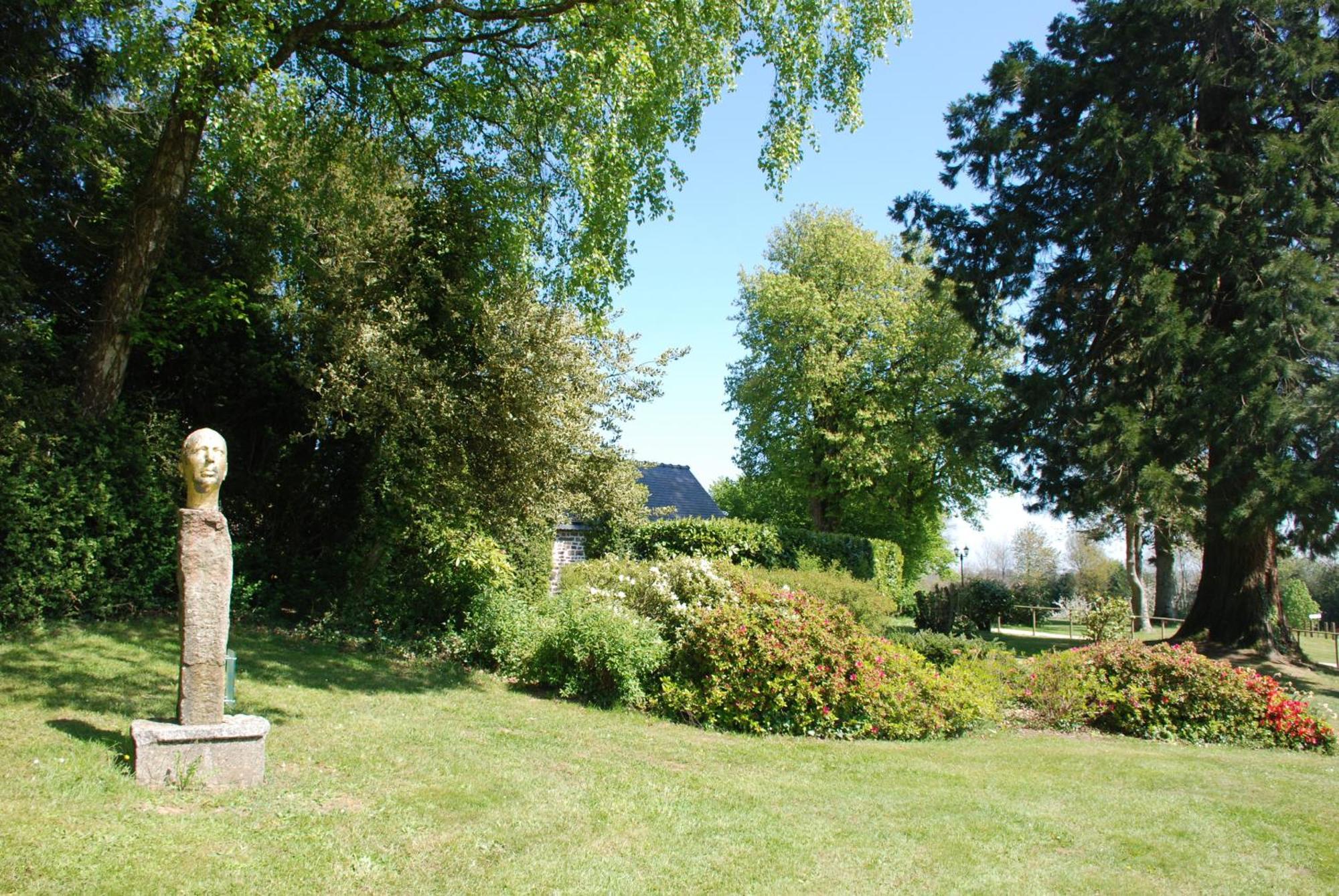 Chateau Du Bourg Saint-Denis-de-Gastines Exterior photo